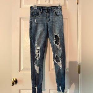 DISTRESSED SKINNY JEANS